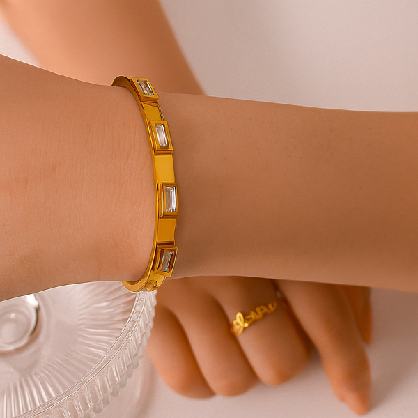 Emerald White Stone Bracelet