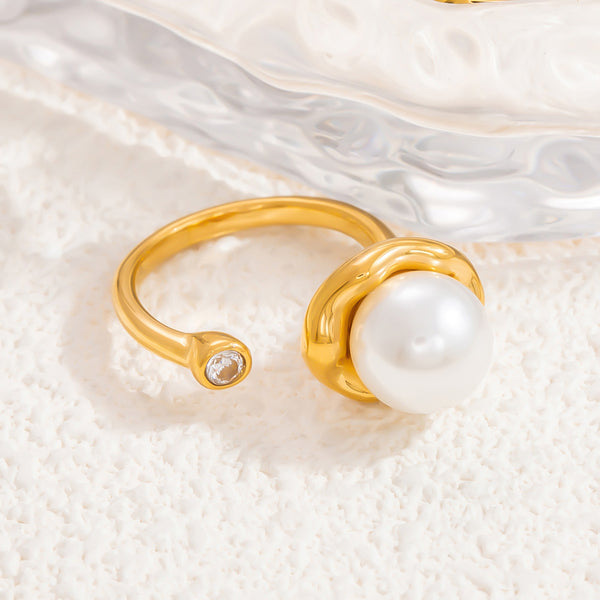 Pearl Hug Ring