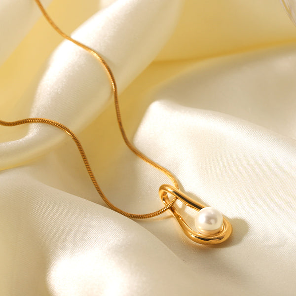 Saga Pearl Necklace