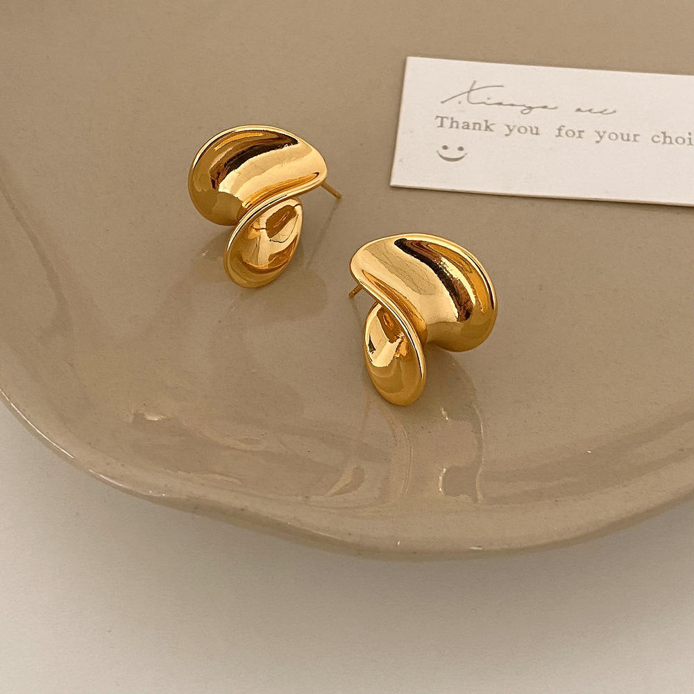 Golden geometric spiral wave ear stud