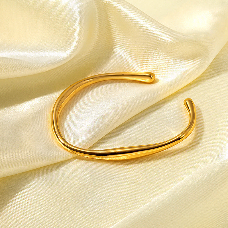 Sleek Leaper Bangle