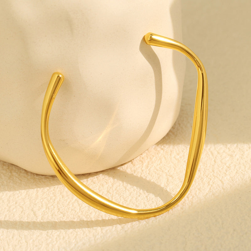 Sleek Leaper Bangle