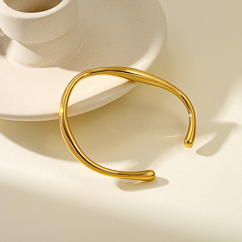 Sleek Leaper Bangle