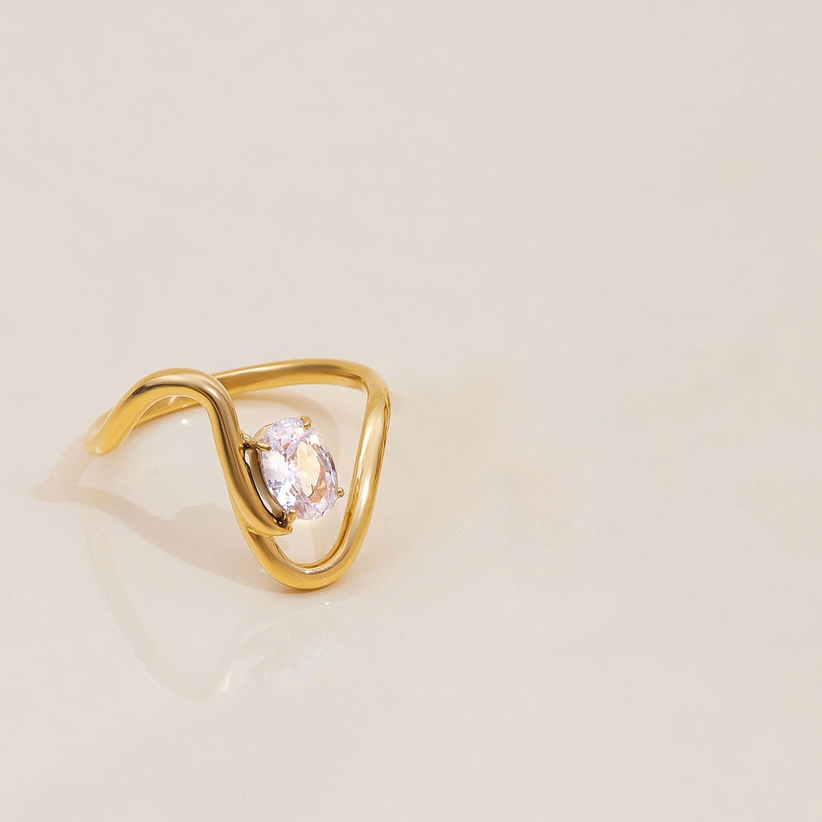 Curvy Swirl Solitaire Ring - Image 4