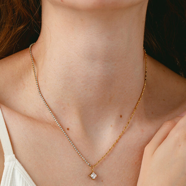 Minimal Zircon Pendant Necklace