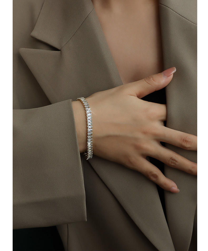 Luxury Queen Studded Chain Bracelet - Image 3